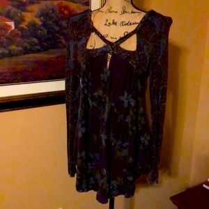 gimmicks by BKE navy and teal floral long sleeve blouse